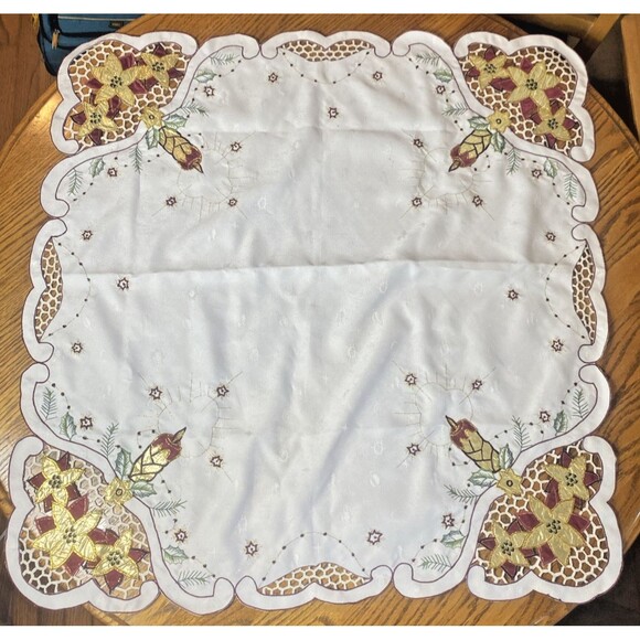 Unknown Other - Christmas Tablecloth/Topper Embroidered Christmas Decor Linen-Candle/Poinsetta